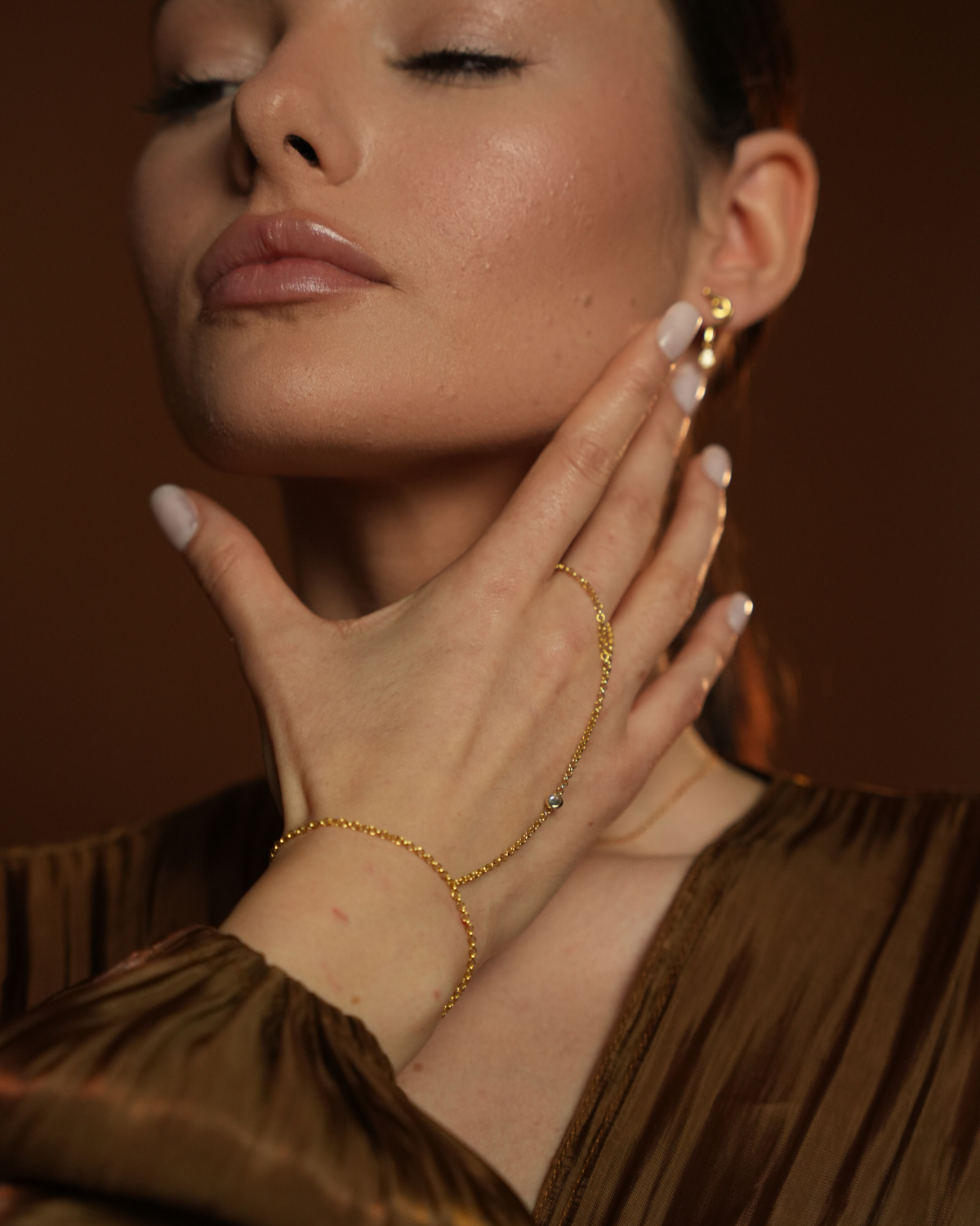 Linear Hand Chain Bracelet